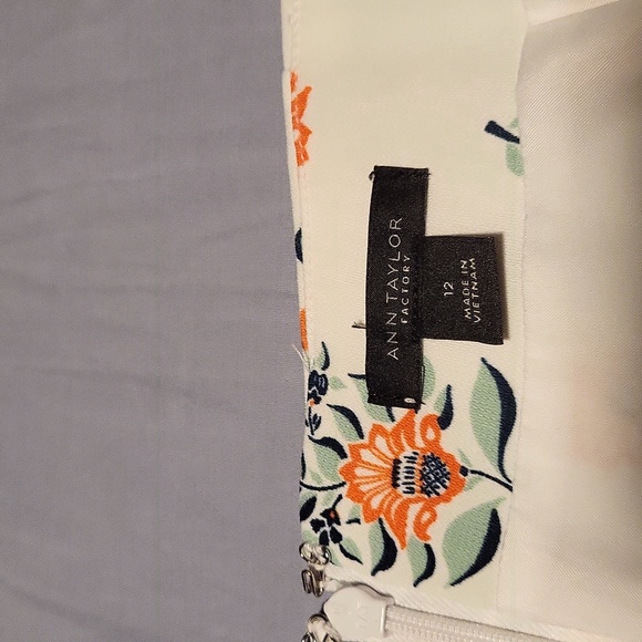 Ann Taylor orange floral a line skirt - Picture 3 of 3